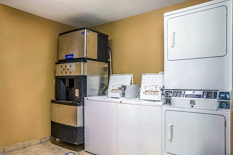 Rodeway Inn & Suites