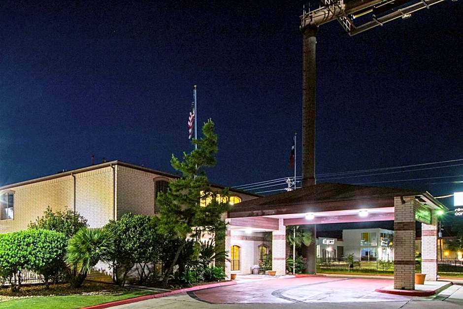 Quality Inn University Near Downtown