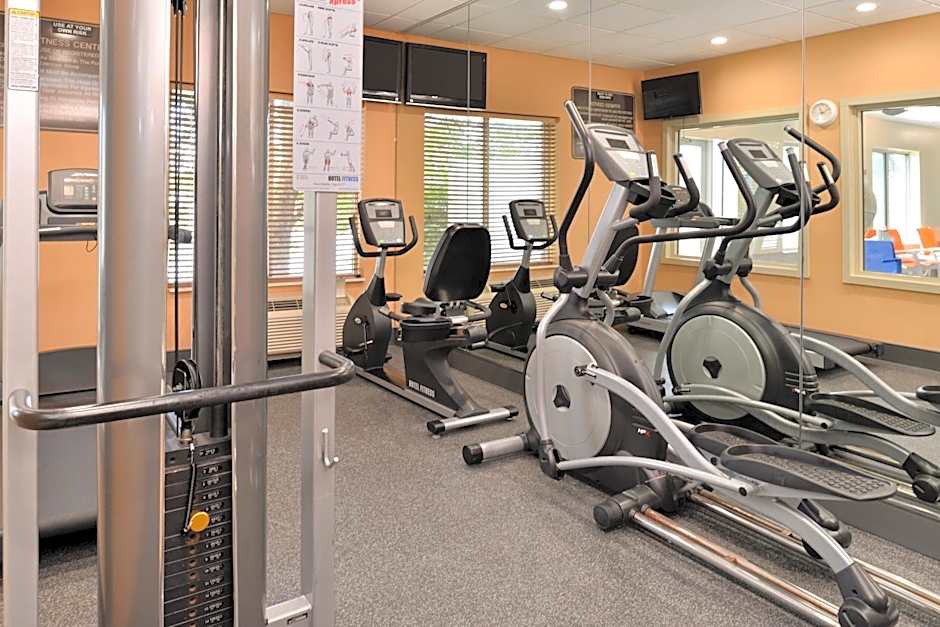 Holiday Inn Express Hotel & Suites Cincinnati-Blue Ash By IHG