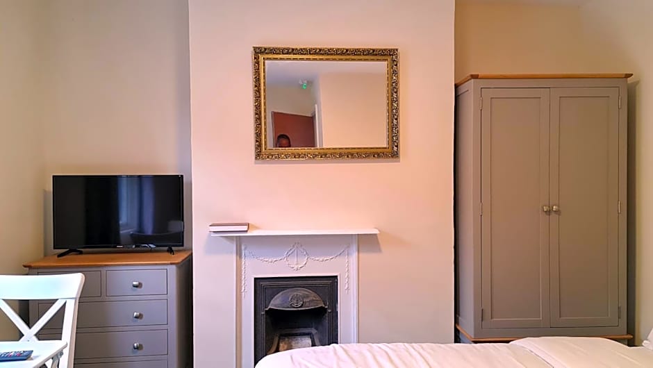 Grace Apartments - Living Rock