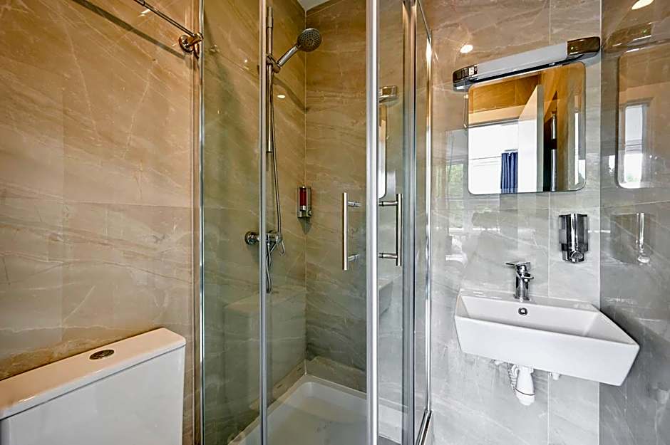City London Hotel