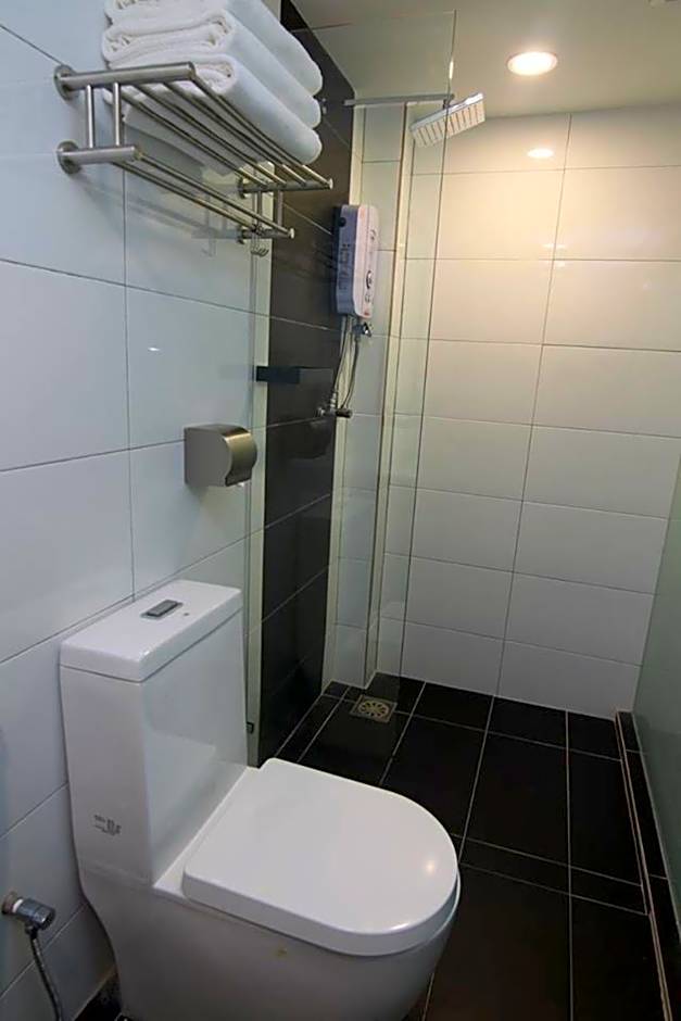 J Suites Hotel