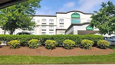 Wingate by Wyndham Chantilly / Dulles Airport