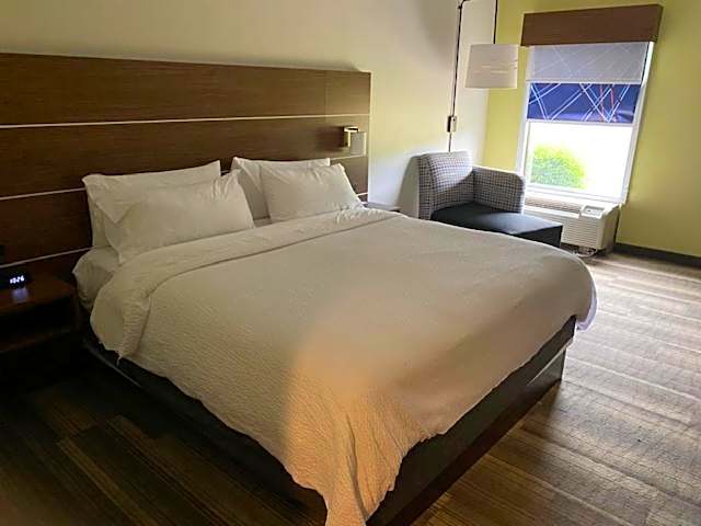 Holiday Inn Express Hotel & Suites Greenwood By IHG