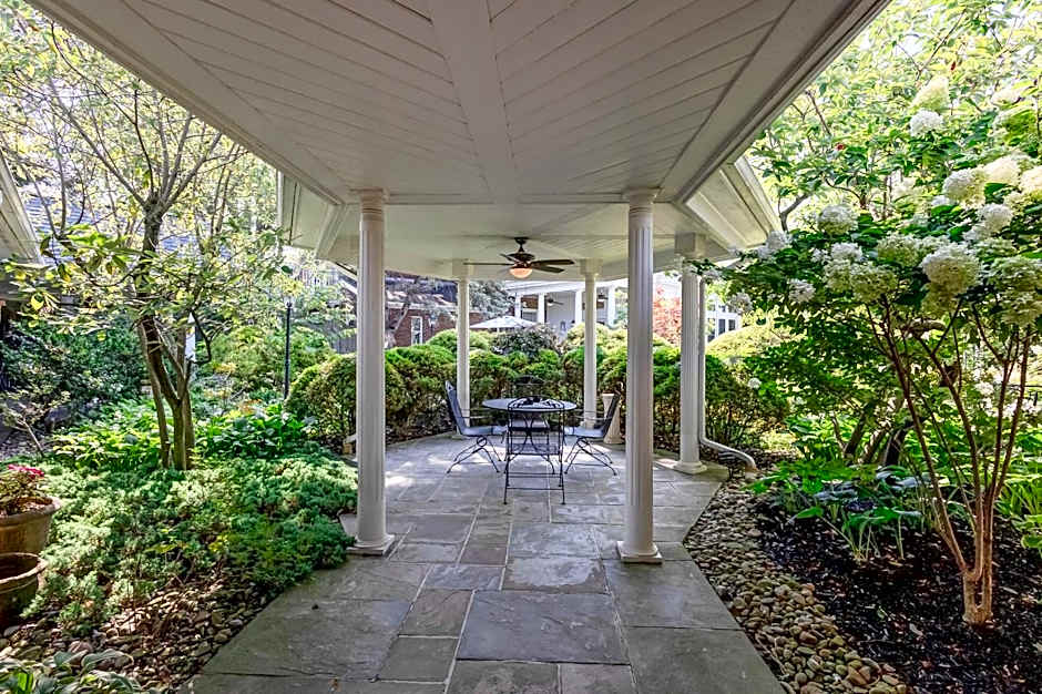 The Mount Vernon Inn