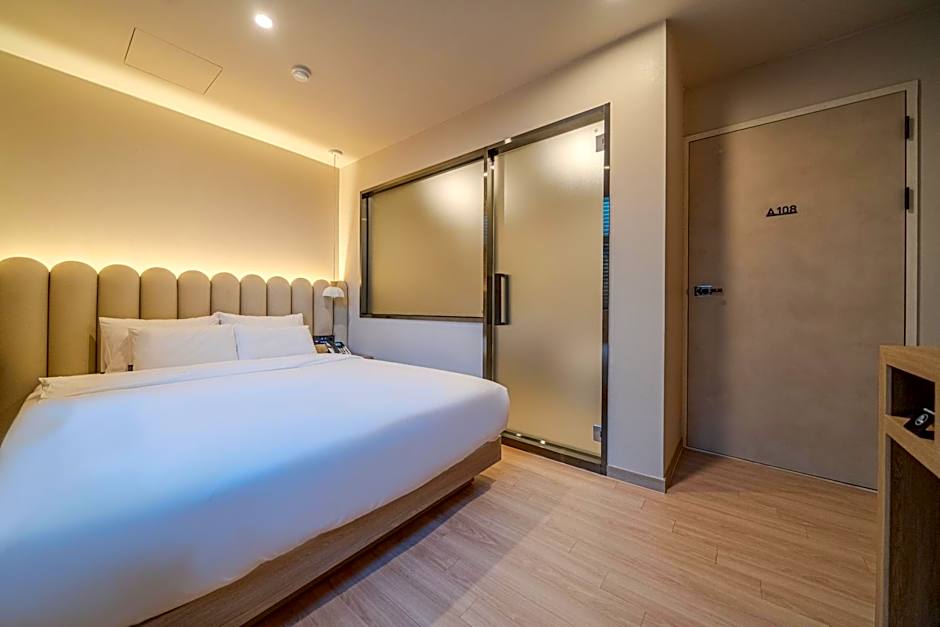 Gyeongju Poverta Hotel