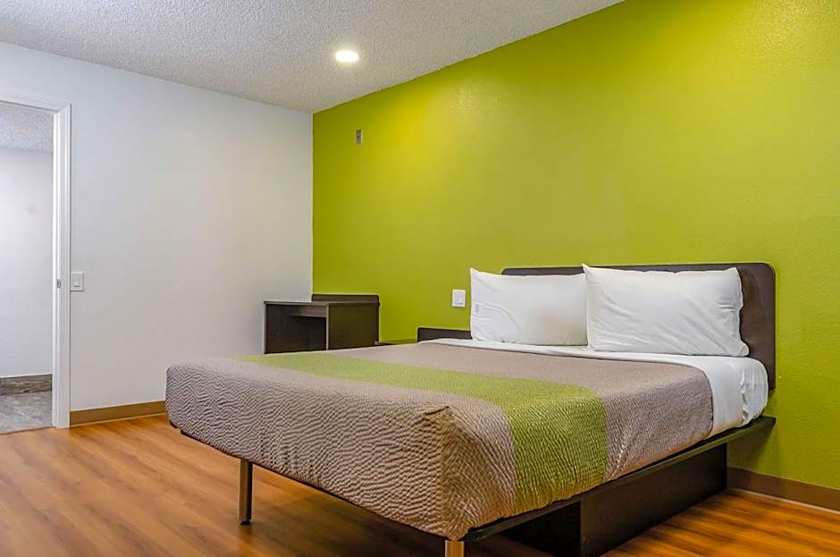 Motel 6-Fresno, CA - Yosemite Hwy