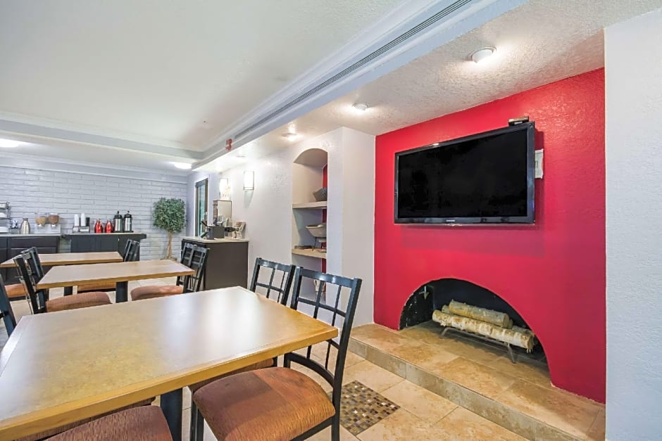 Econo Lodge Del City – Del City, OK