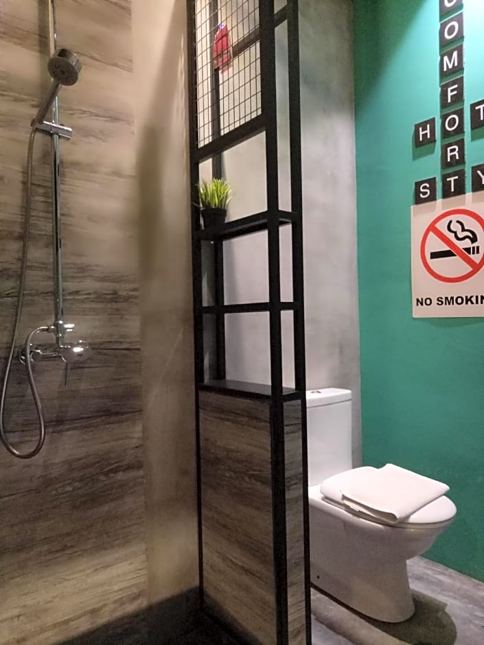 OYO 90899 Tube Hotel Melaka