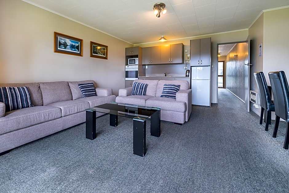 Lakeside Motel & Apartments