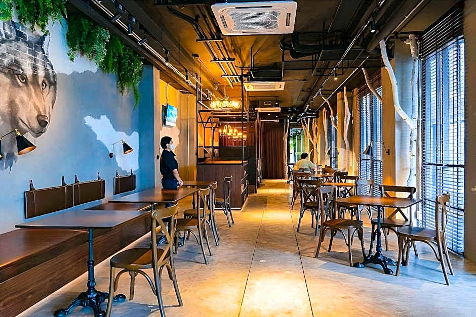 J Place Hotel