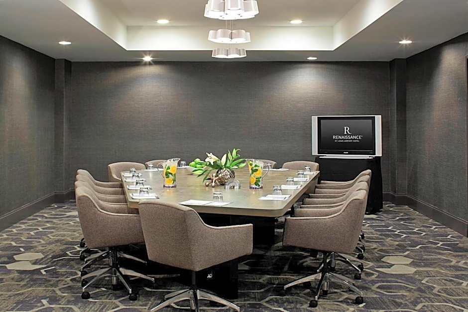 Renaissance by Marriott St. Louis Airport Hotel