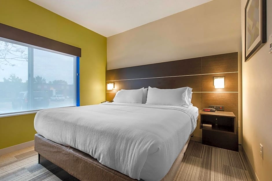 Holiday Inn Express & Suites Chicago West - St Charles