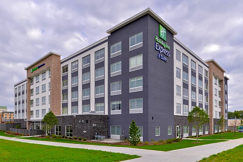 Holiday Inn Express & Suites - Mall of America - MSP Airport