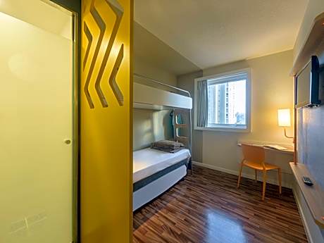 Standard Room with One Bunk Bed and One Auxiliary Bed