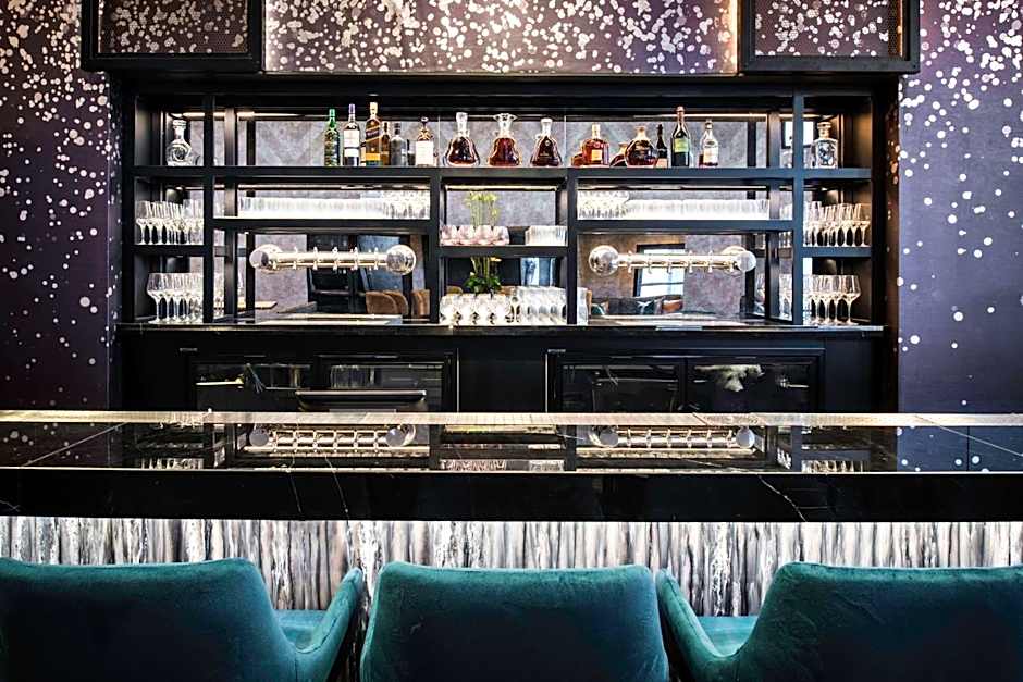 LondonHouse Chicago, Curio Collection by Hilton