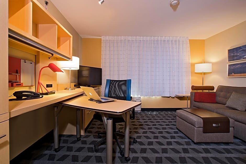 TownePlace Suites by Marriott Garden City