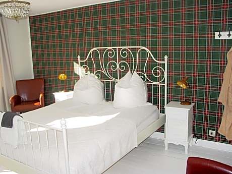 Standard Double Room with Shared Bathroom