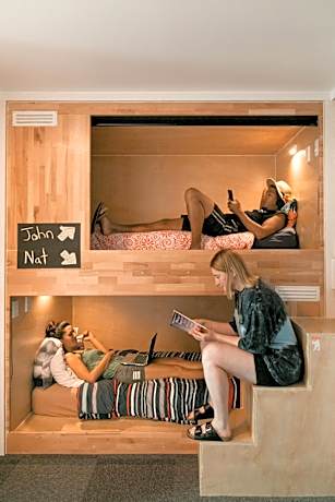 Finlay Jack's Backpackers