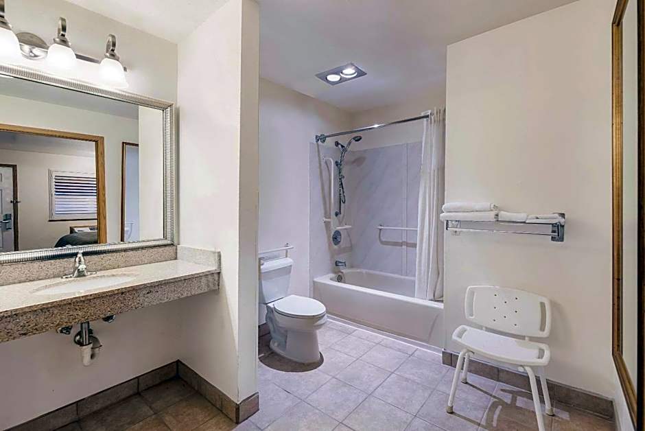 Quality Inn Near Fort Hunter Liggett