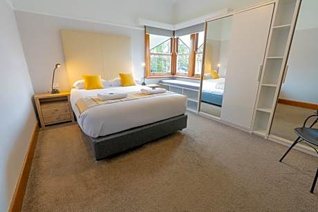 Three-Bedroom House - Annex
