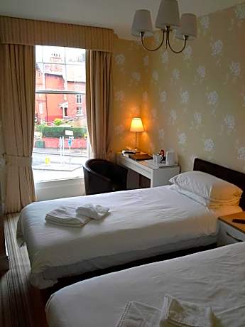 Double or Twin Room with Private Bathroom