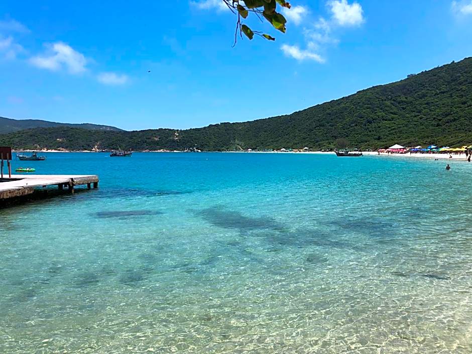 Apartamento aconchegante vista mar e piscina em cond de Arraial do Cabo