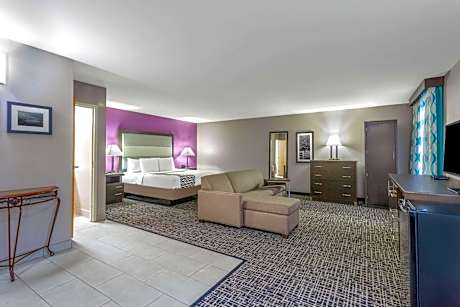Deluxe King Room - Non-Smoking
