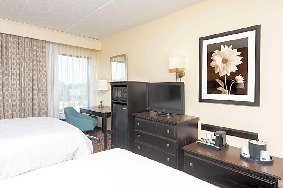 Hampton Inn & Suites Cleveland-Airport/Middleburg Heights