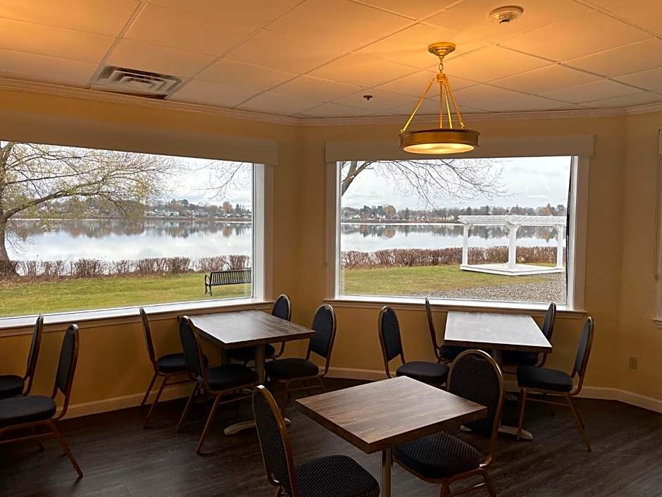 Lakeside Inn