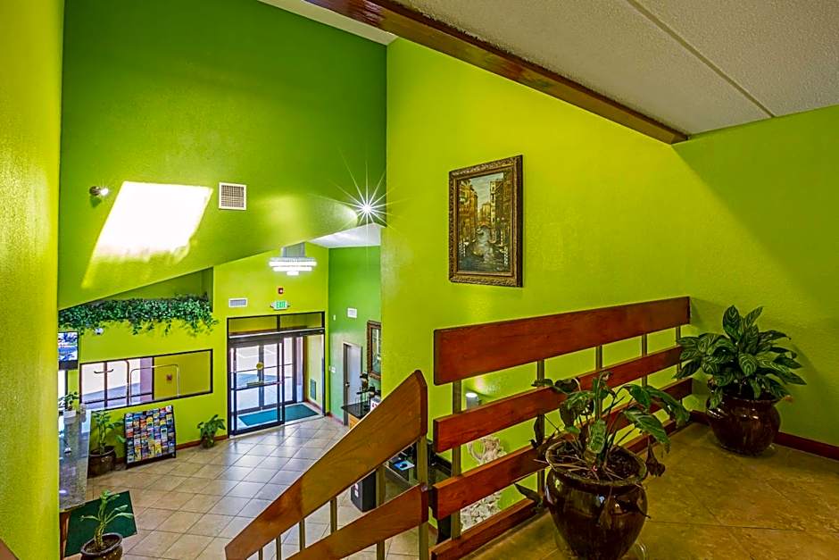 Quality Inn & Suites Near Six Flags East