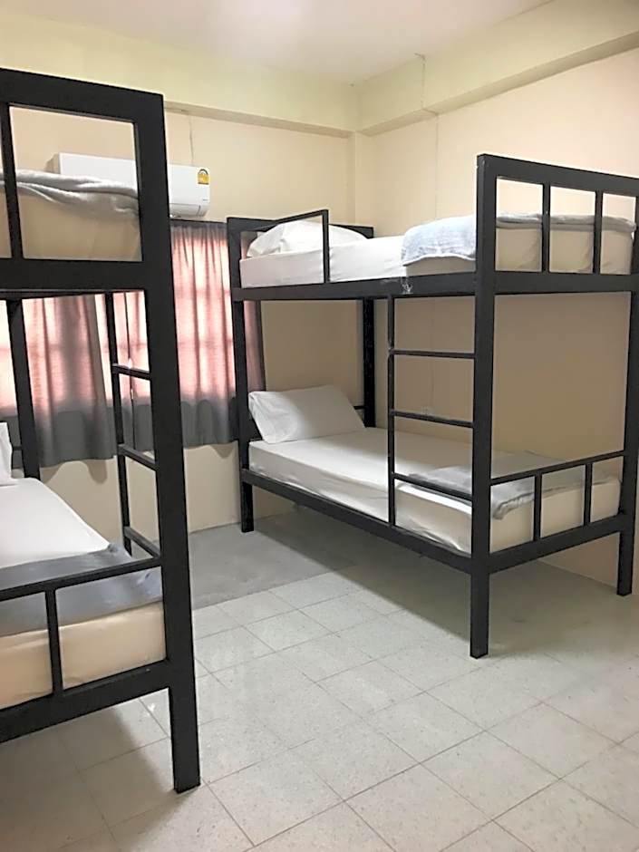 Holiday Phangan - Hostel & Bar