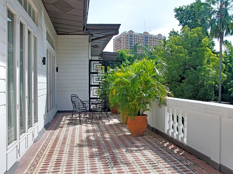 The Henry Hotel Manila