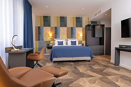 Double Room with Roll-In Shower - Disability Access