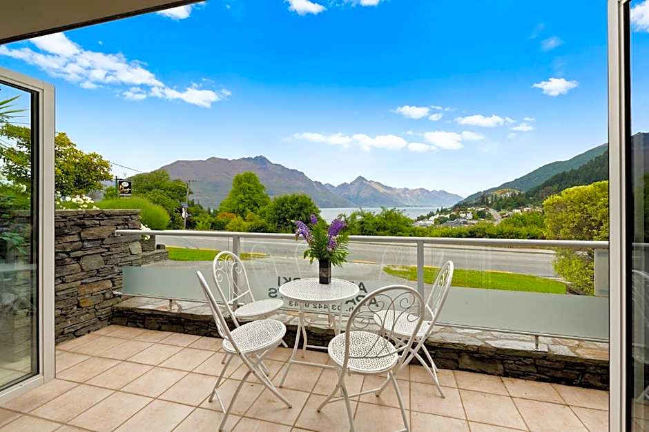 Queenstown House Bed & Breakfast and Apartments