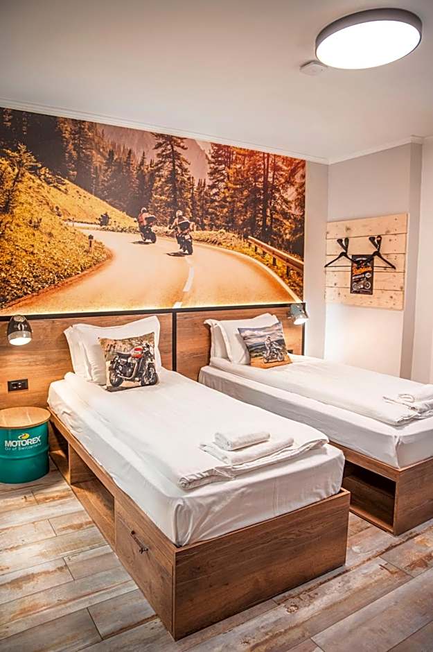 Three Dolphins Hotel with a Rooftop terracе