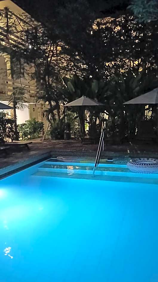 Sari Bunga Hotel - Legian, walking distance to Legian Beach