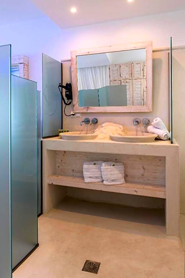 Kouros Home & Suites