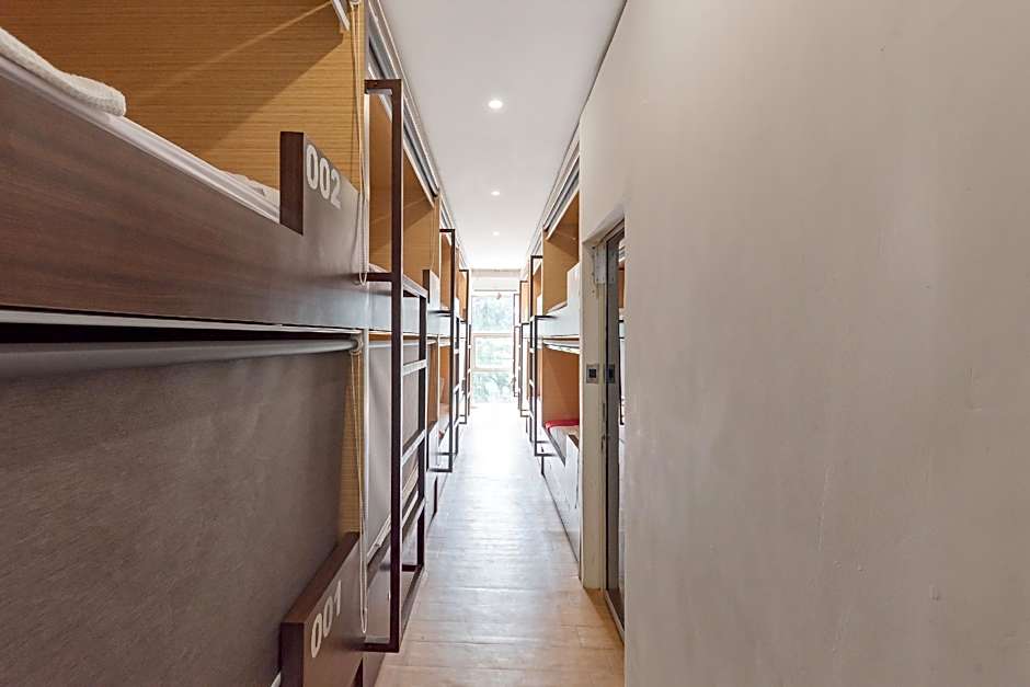 RedDoorz @ Capsule Inn Teuku Umar