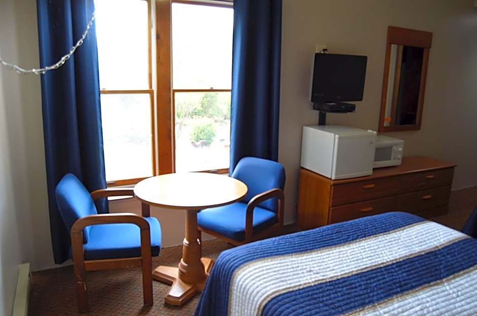 Lake Ontario Motel & Inn