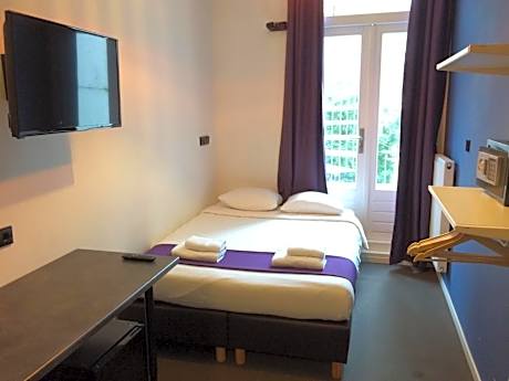 Budget Double Room with Shared Bathroom