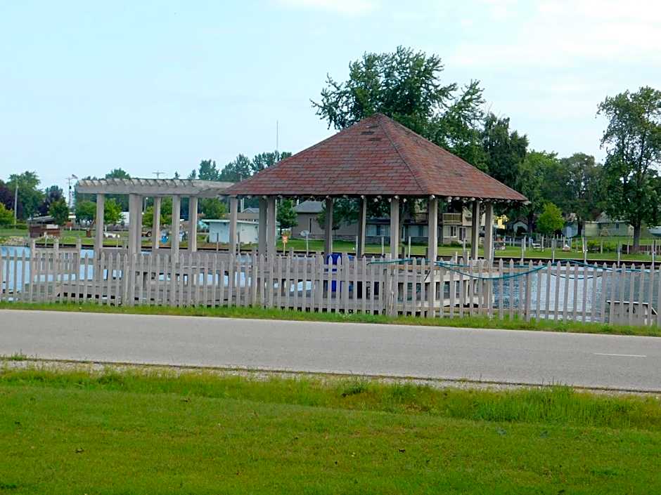 AmericInn by Wyndham Oscoda Near AuSable River