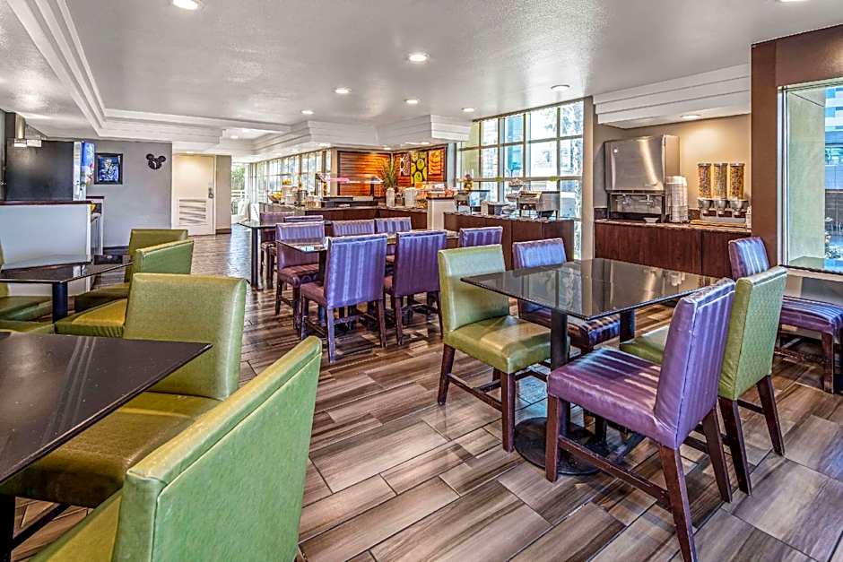 La Quinta Inn & Suites by Wyndham Anaheim Disneyland