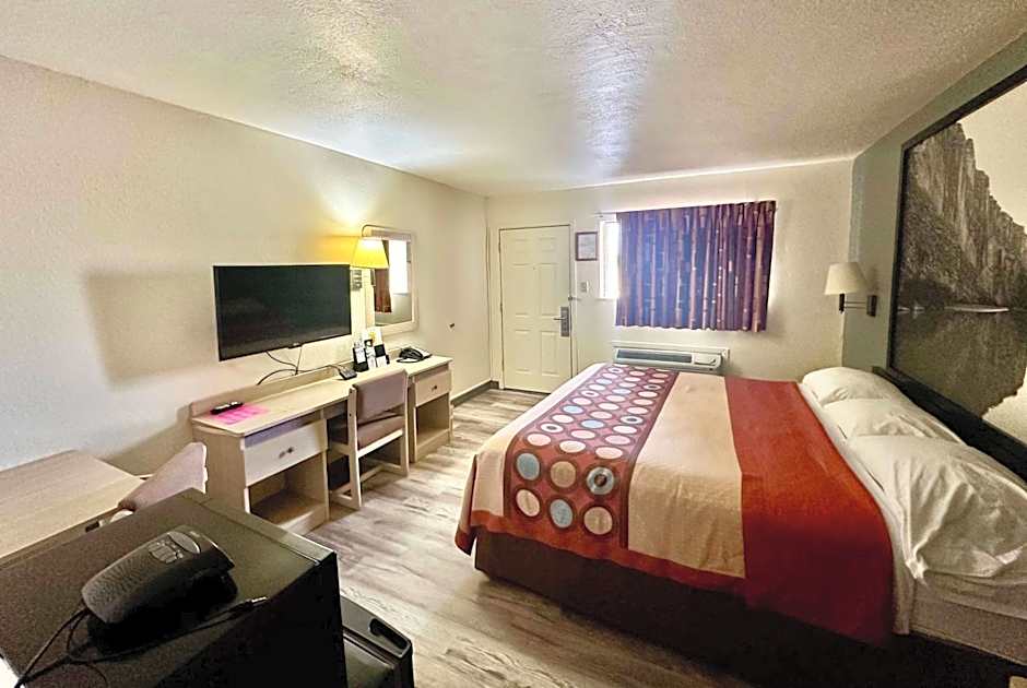Photo 1 of 7 of 1 King Bed