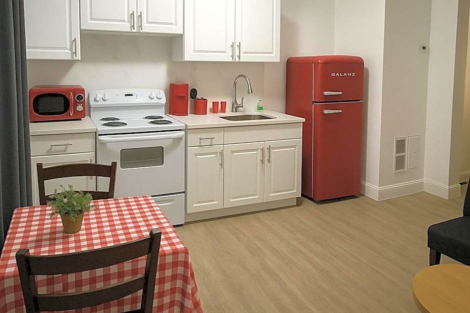 Daytona Shores Inn and Suites