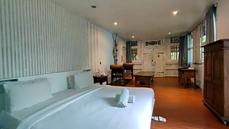 Suite with Garden View