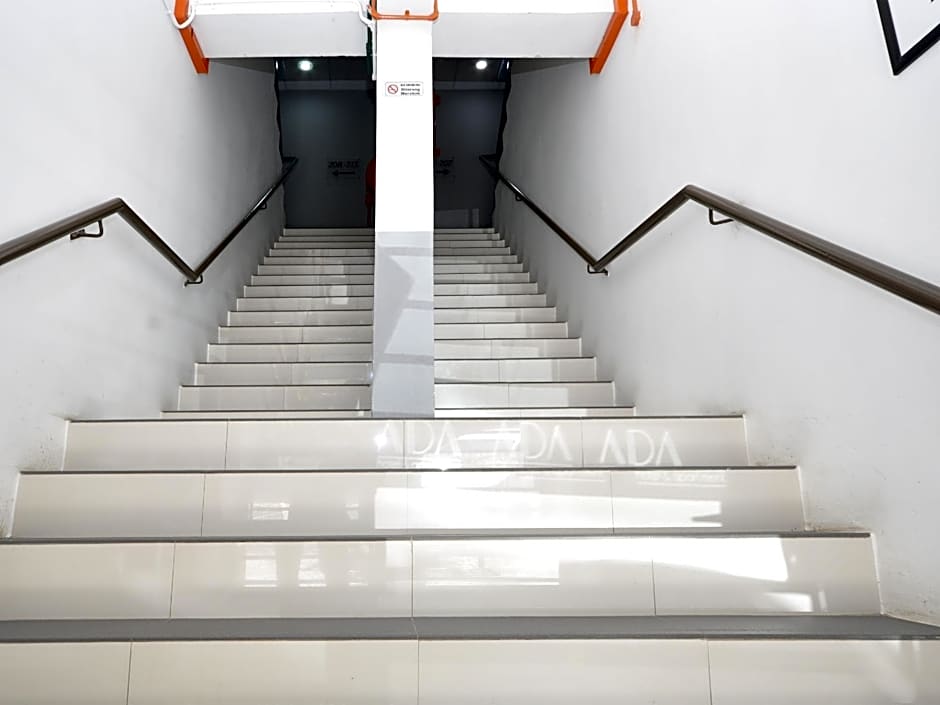 ADA Hotel & Apartment