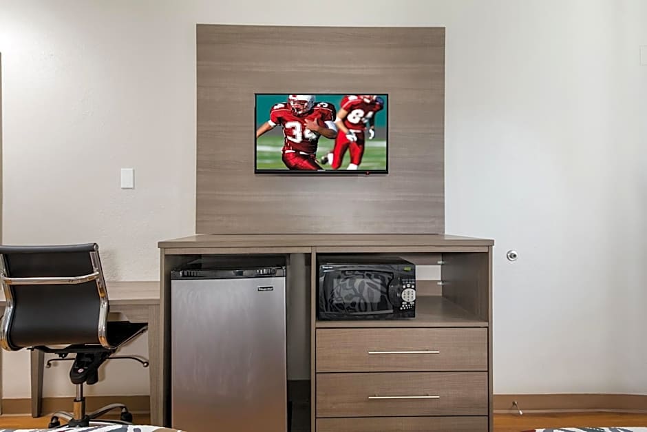 Red Roof Inn San Antonio E - Frost Bank Center