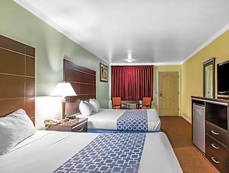 2 QUEEN BEDS NONSMOKING