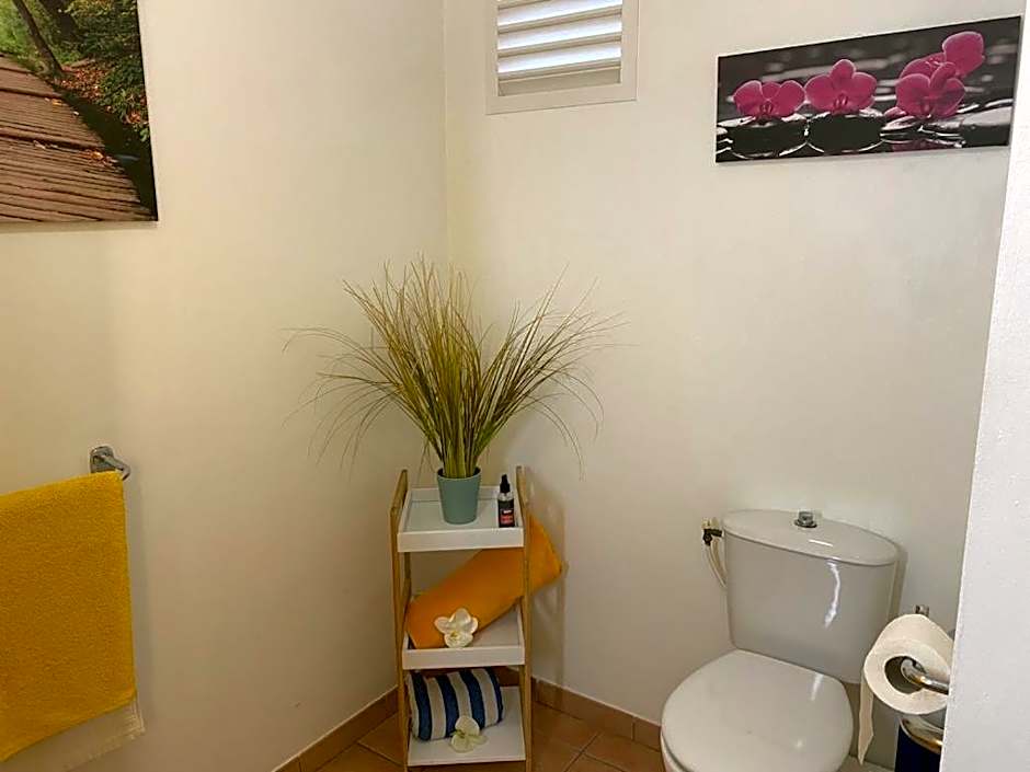 Au beau village studio rez de jardin